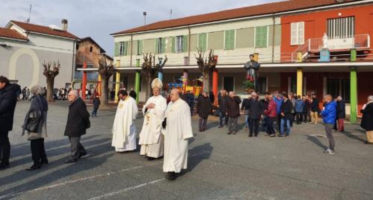 Domenica di festa in via donaudi: i salesiani hanno celebrato san giovanni bosco con la messa e il pranzo comunitario