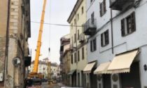 Maxigru per il cantiere dell’albergo perpoin