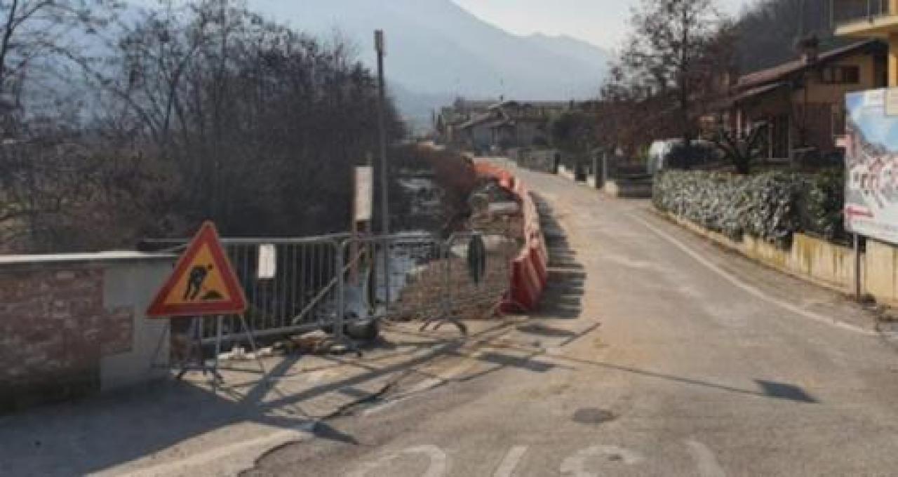 Nuovi parapetti in acciaio lungo le sponde del Bronda
