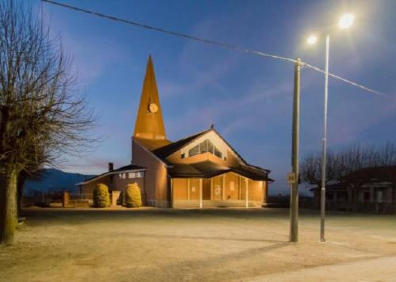 SAN VITALE Luci a led sulla piazza della chiesa