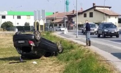 Auto si ribalta all’Auxilium