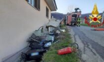 Barge, auto incastrata nel canale Vigili salvano i due occupanti