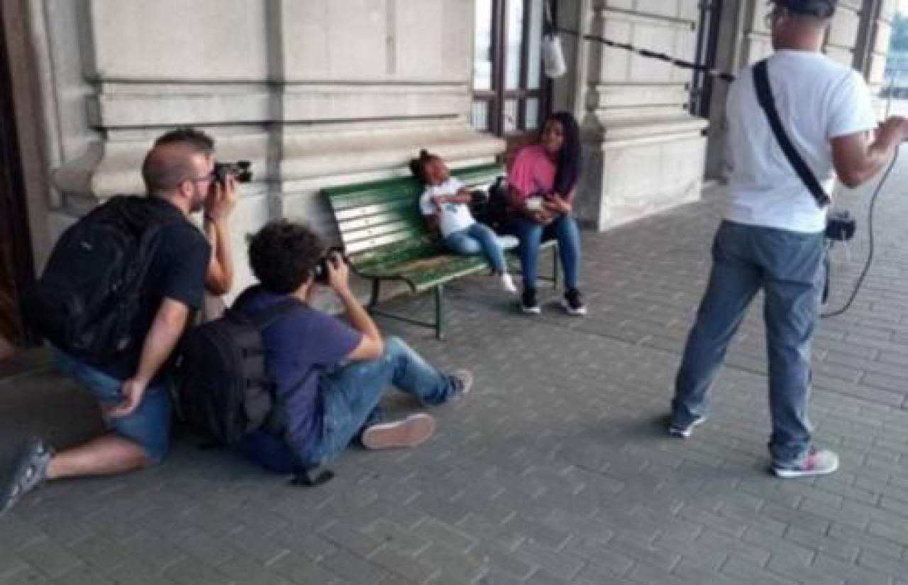 Barge Mercoledì al cinema comunale la proiezione del documentario Le storie delle “valigie” tra viaggi e migrazione Proiezioni in otto città della Granda aderenti al progetto Movie Tellers