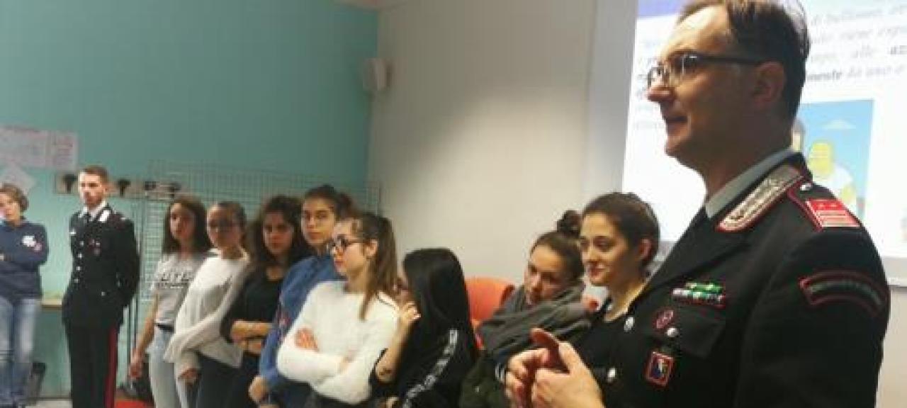 Carabinieri al soleri bertoni per parlare di legalità, bullismo e ambiente
