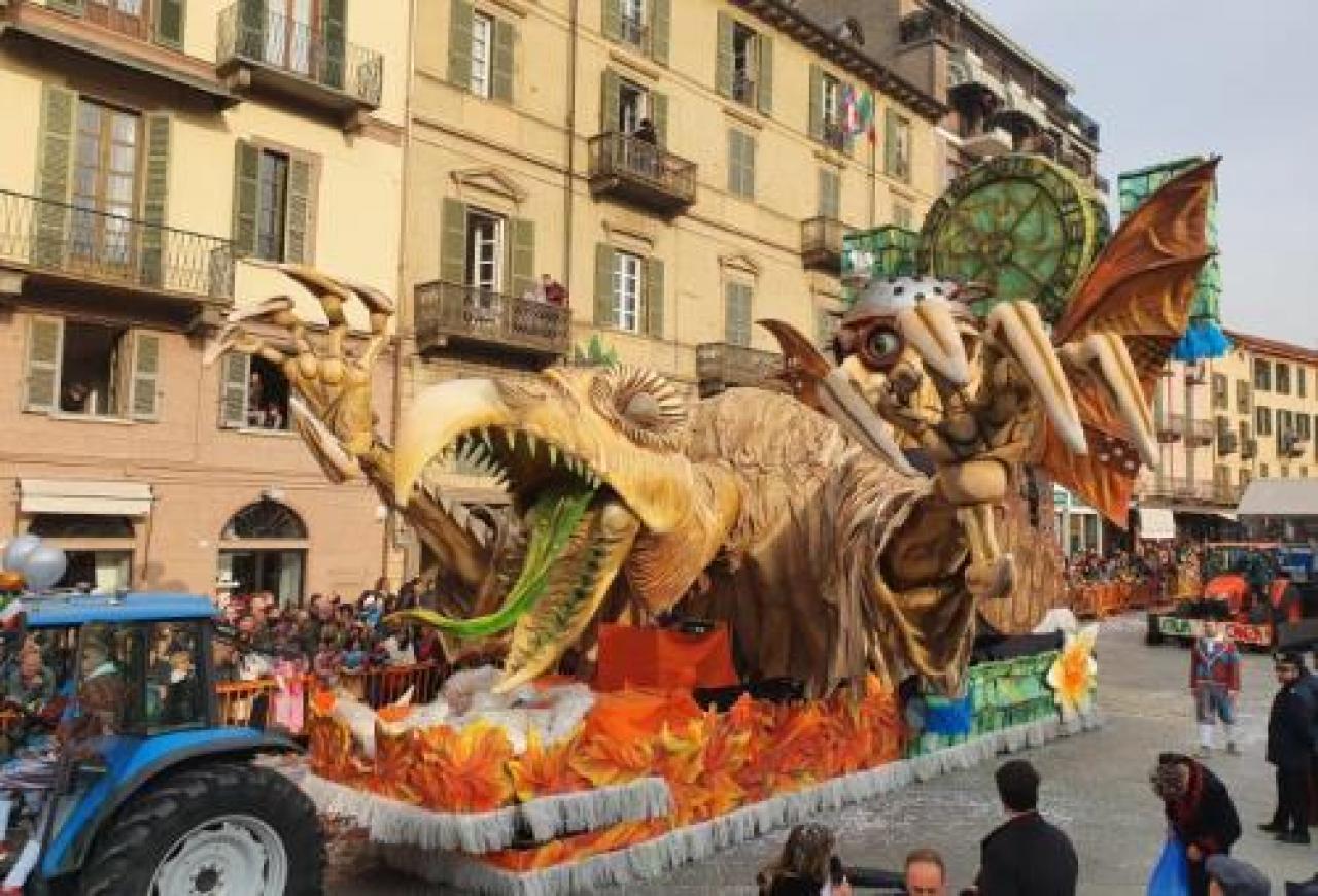 Saluzzo incorona i carri di Racconigi e Luserna