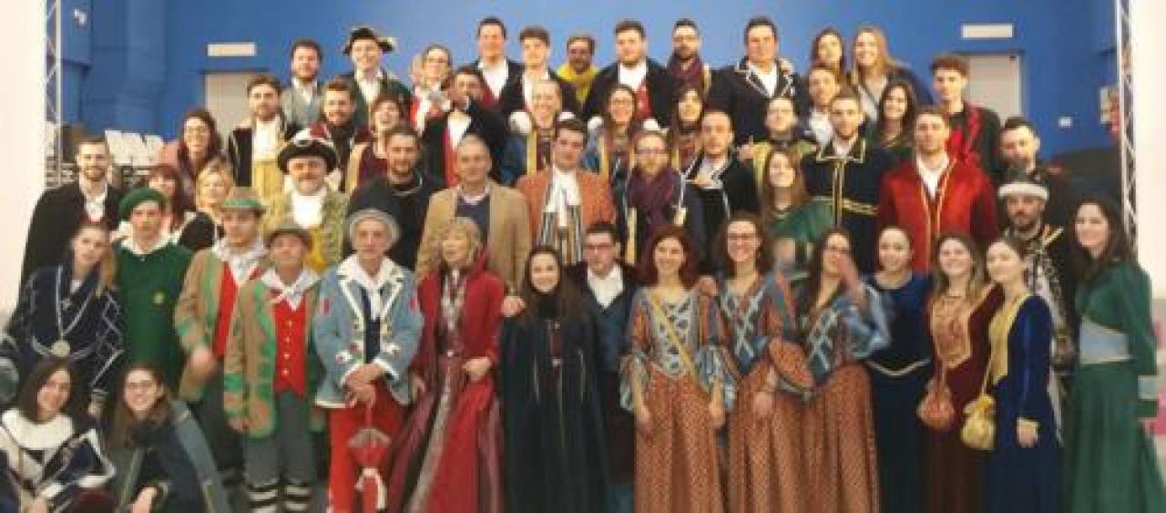 Tutti in maschera al Lux