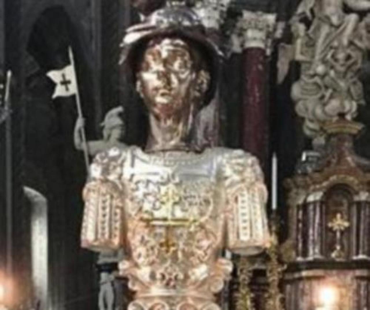 Xxxxxx Sospesi funerali, catechismo e messe Il vescovo si affida a San Chiaffredo