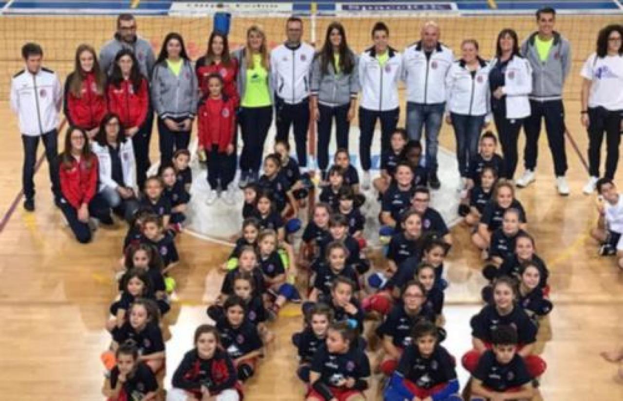 Calcio e pallavolo donano 2000 euro all’ospedale