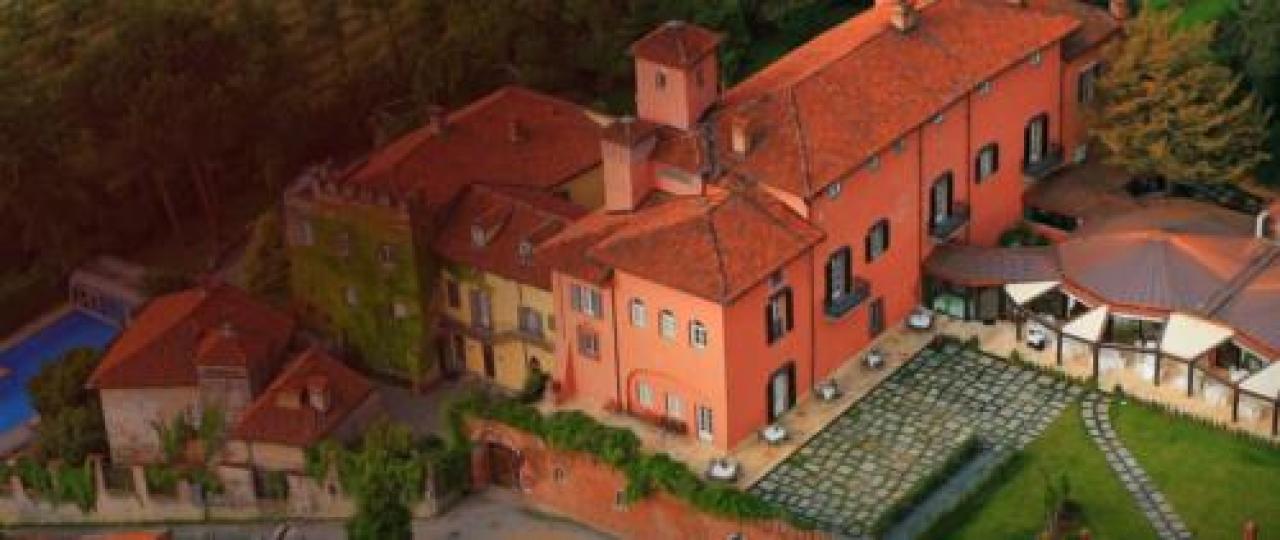 Costigliole Multa salata (25 mila euro) e stop all’attività fino al 6 aprile Castello Rosso, una stangata per la festa-disco dei giovani La legale: al momento dell’evento l’unico obbligo riguardava il rispetto della distanza di un metro