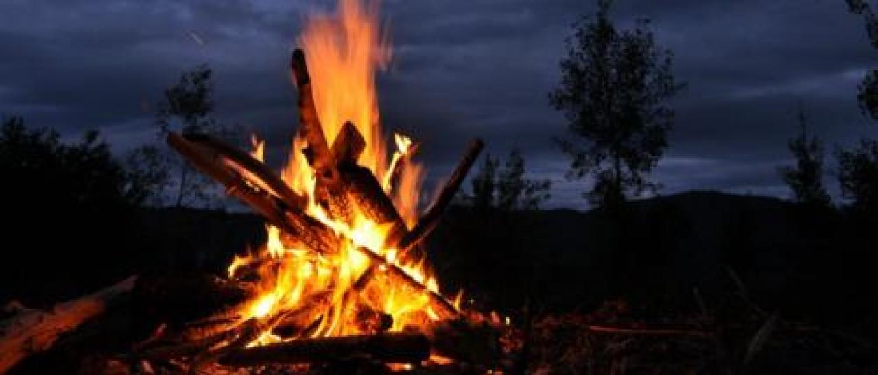 Fuochi e falò, la Regione revoca il divieto