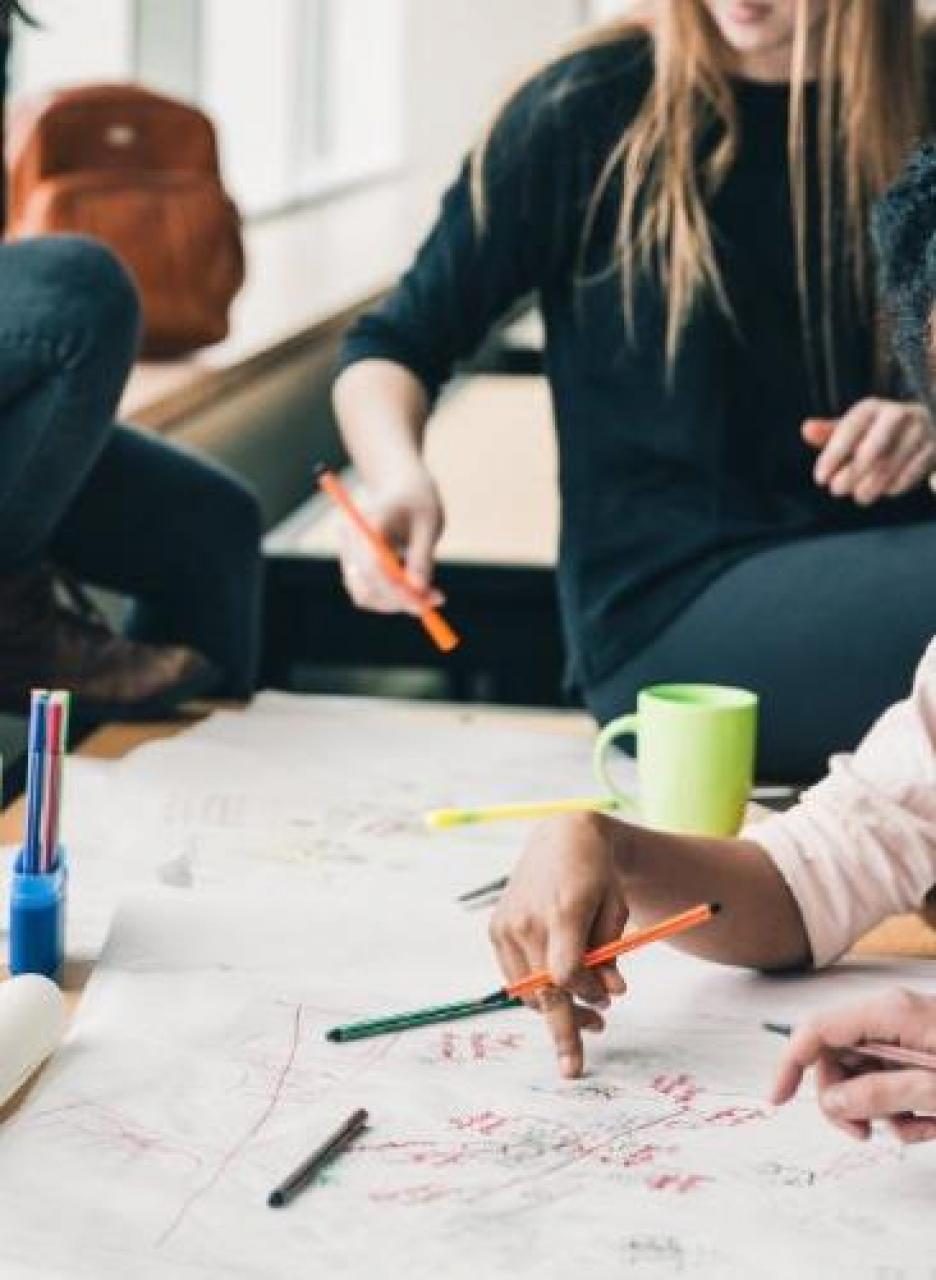 Giovani architetti crescono alle medie della Rosa Bianca le scuole sempre in movimento: dai progetti alcotra per i giovani allievi delle medie alle escursioni del liceo