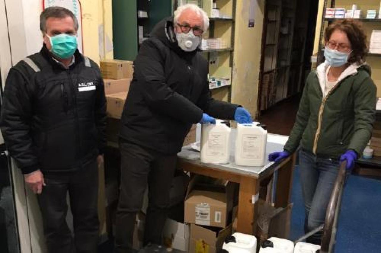 Il rotary consegna all’ospedale 75 litri di gel