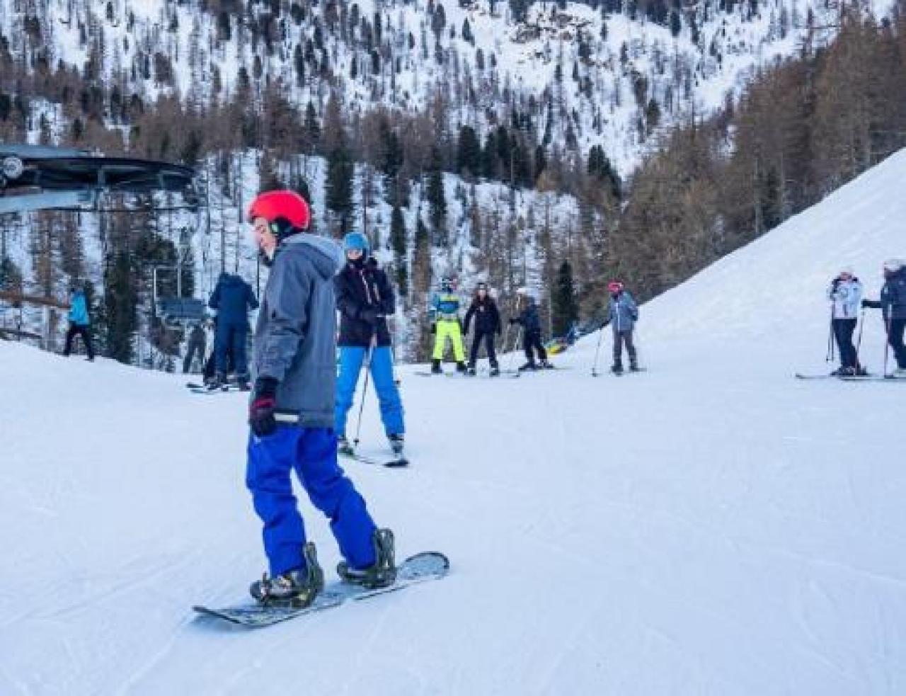 L’emergenza Vita sospesa. A Venasca e Piasco esposto San Rocco. Dovetta ai turisti: non venite in valle Si sta in casa, ma la produzione va avanti La Bitron acquista l’ex Ceros e raddoppia