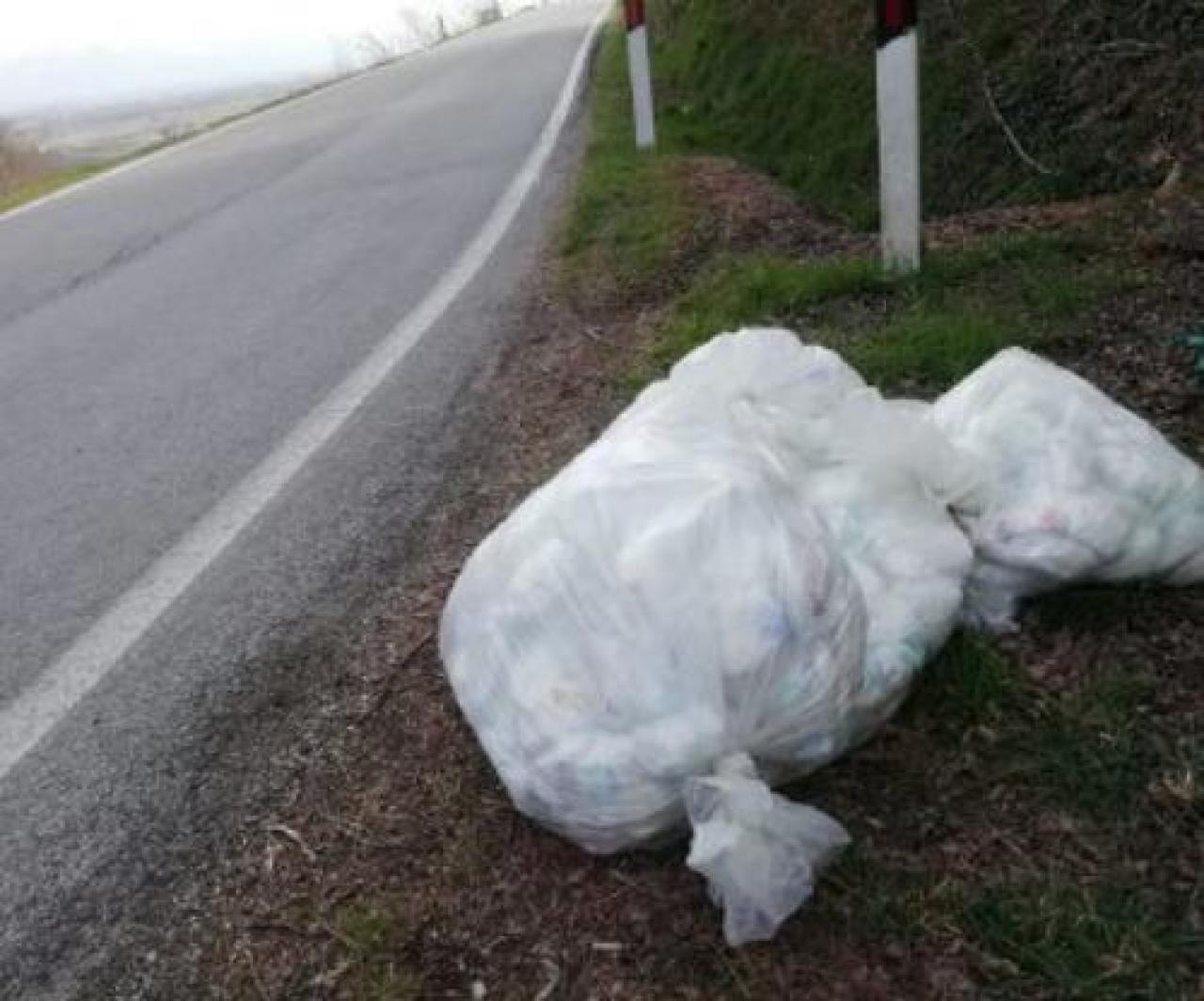 Rifiuti, la linea dura