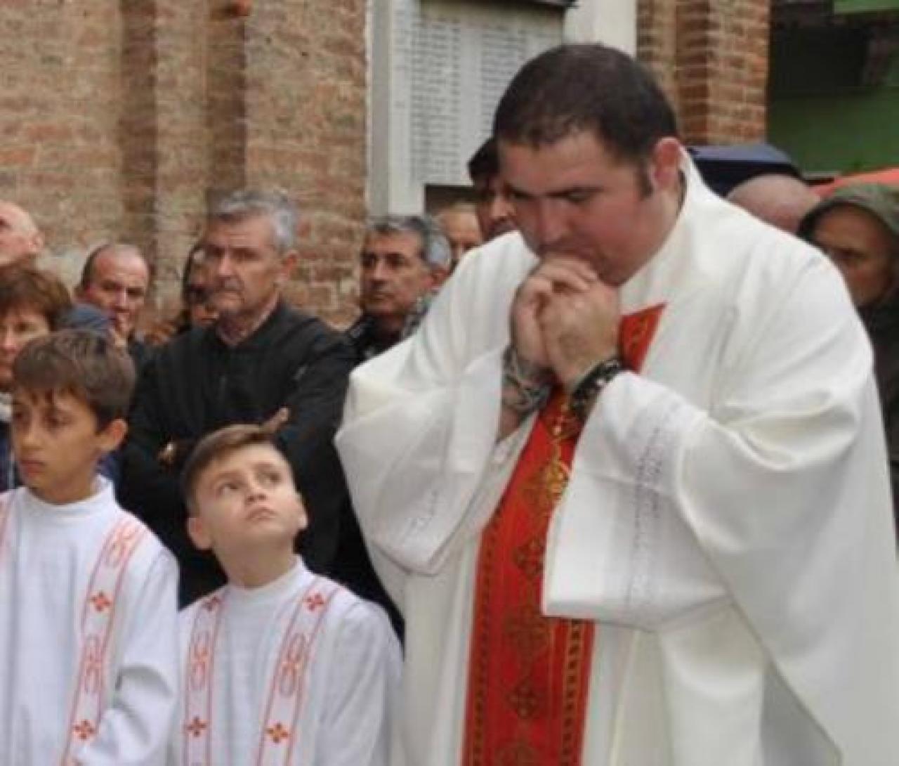 Senza messe e incontri, si dialoga via facebook Le dirette social di don Stefano