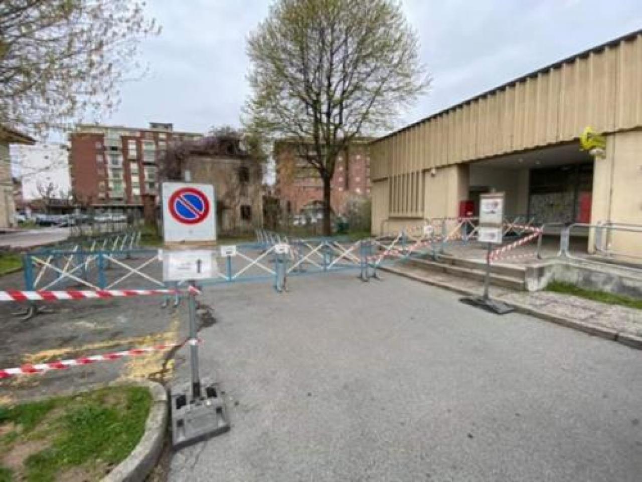 Transenne alle Poste per ritirare la pensione