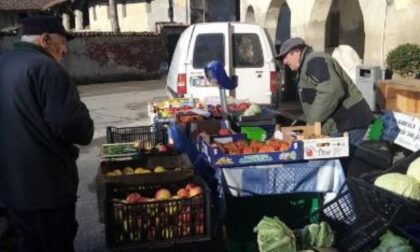 Un servizio atteso: «Alle 9 avevo già finito il pane, in pochi minuti si era formata la coda» Ruffia, dopo due mesi senza negozi ci pensa “L contadin” di Rifreddo