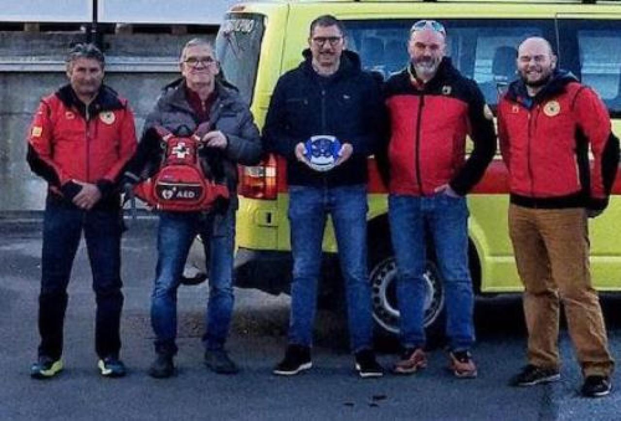 Venasca, l’azienda Brizio dona defibrillatore al Soccorso alpino