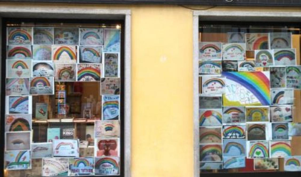 Verzuolo: la cartoleria raccoglie gli arcobaleni