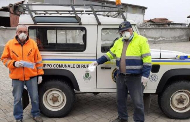Al mercatino di piazza Castello i banchi diventano tre
