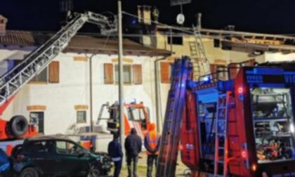 Busca, brucia un tetto in periferia Tre squadre al lavoro di notte