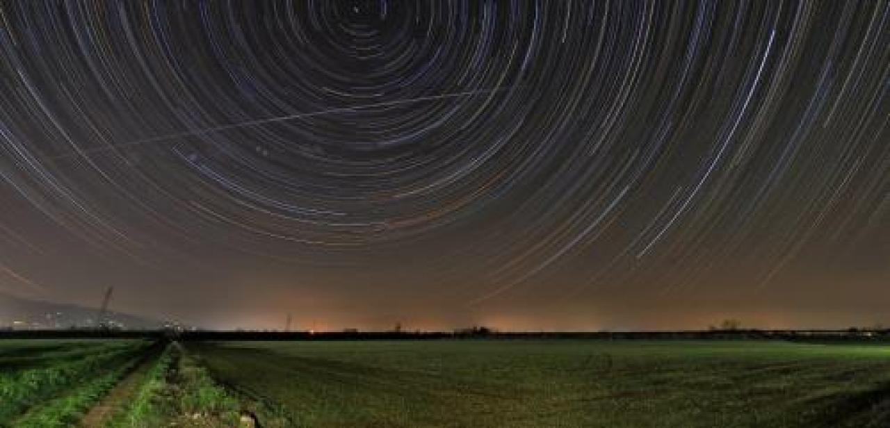 Busca, fotografo immortala il passaggio di Starlink