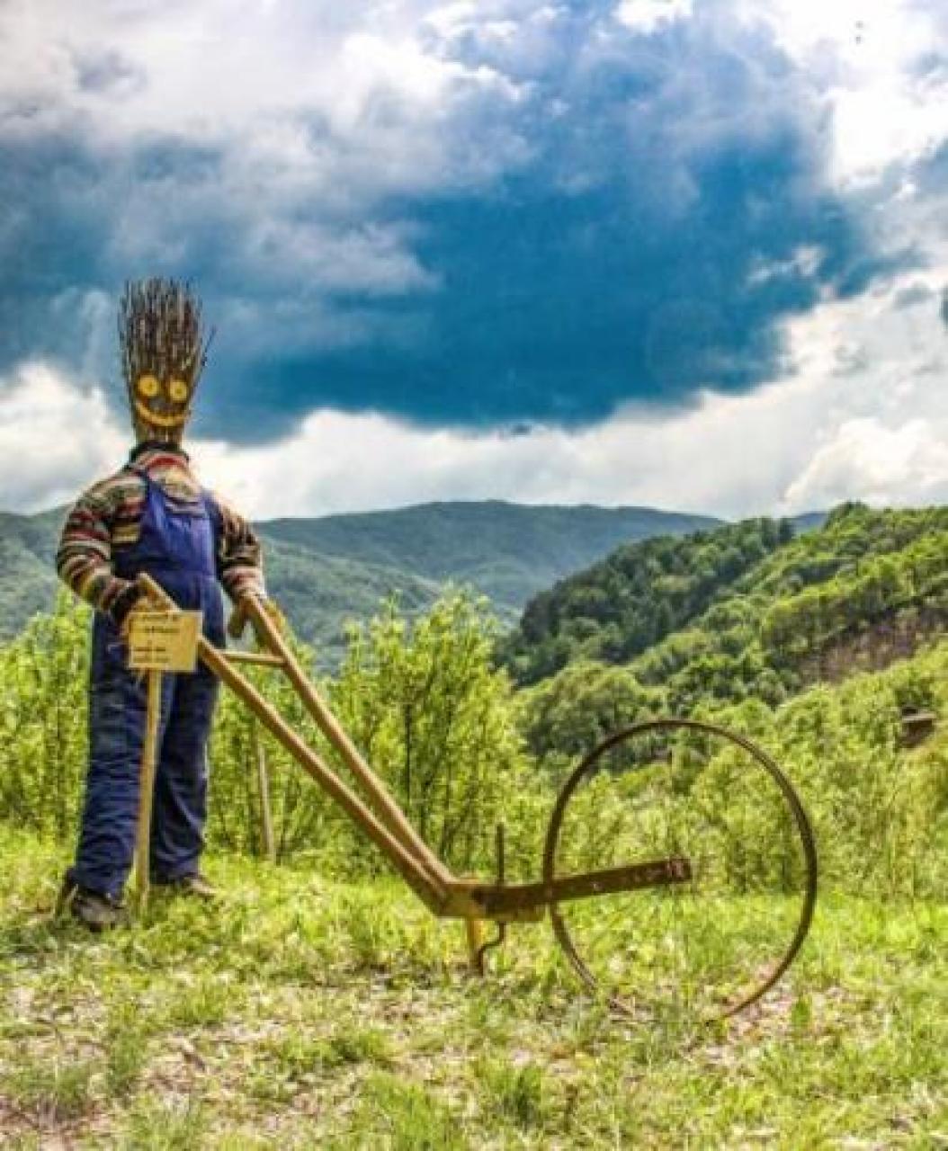 Fate gli spaventapasseri e mandateci foto e video