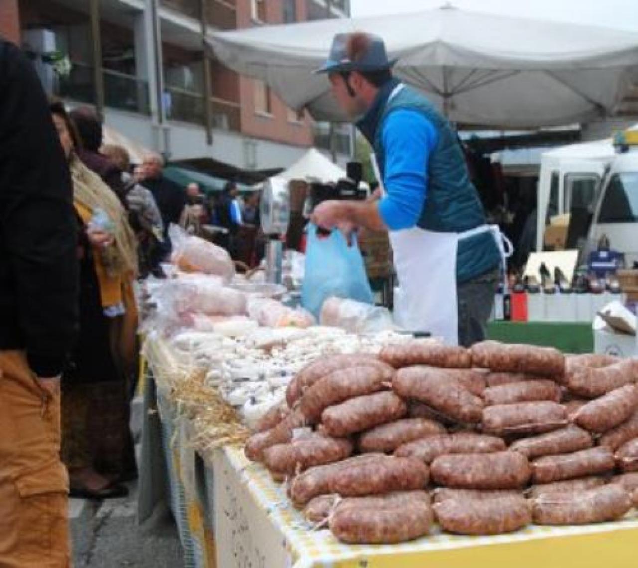 L’8 maggio riparte il mercato del venerdì gdshb
