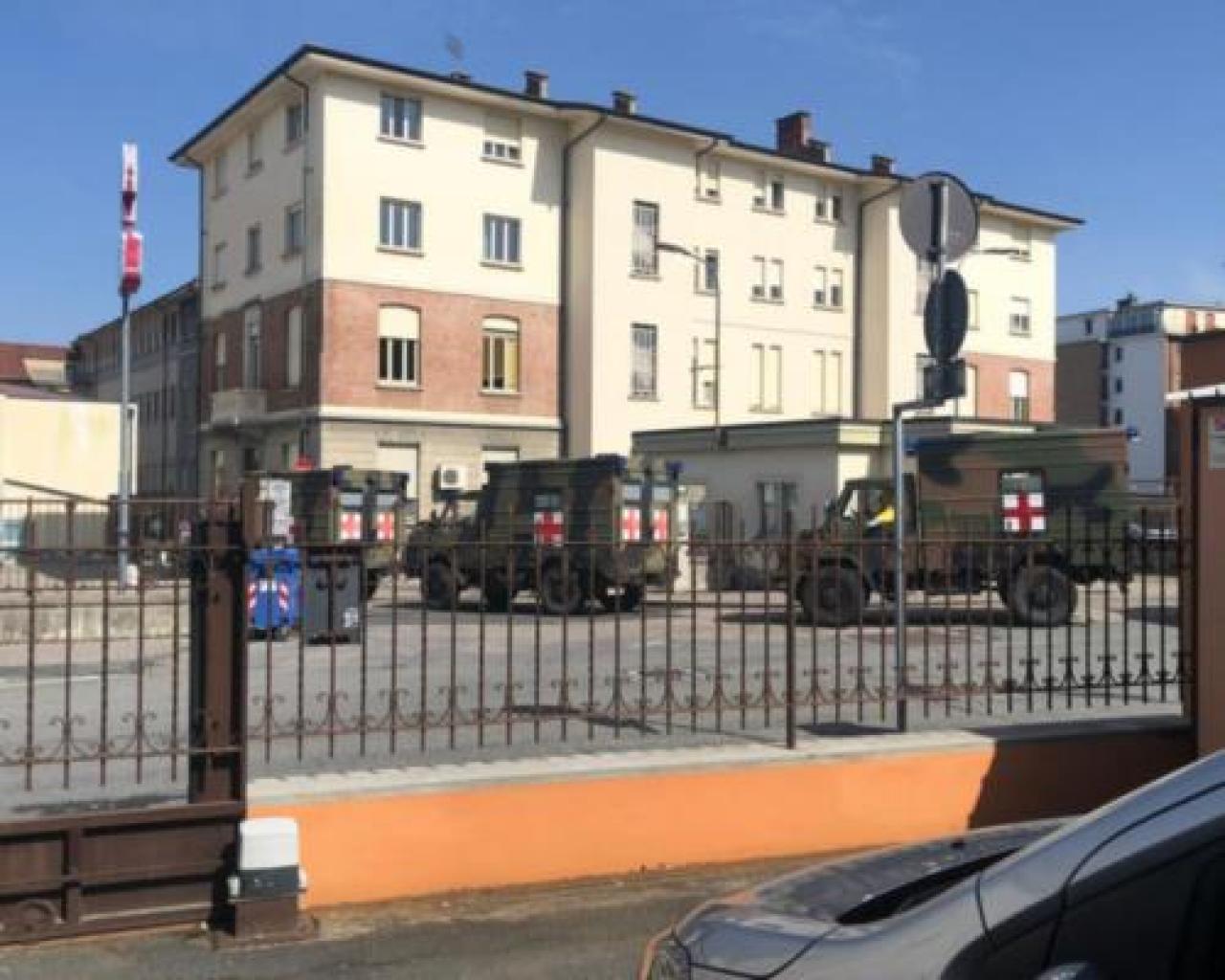 L’ospedale ospiterà 48 ammalati Ambulanze dell’esercito in città