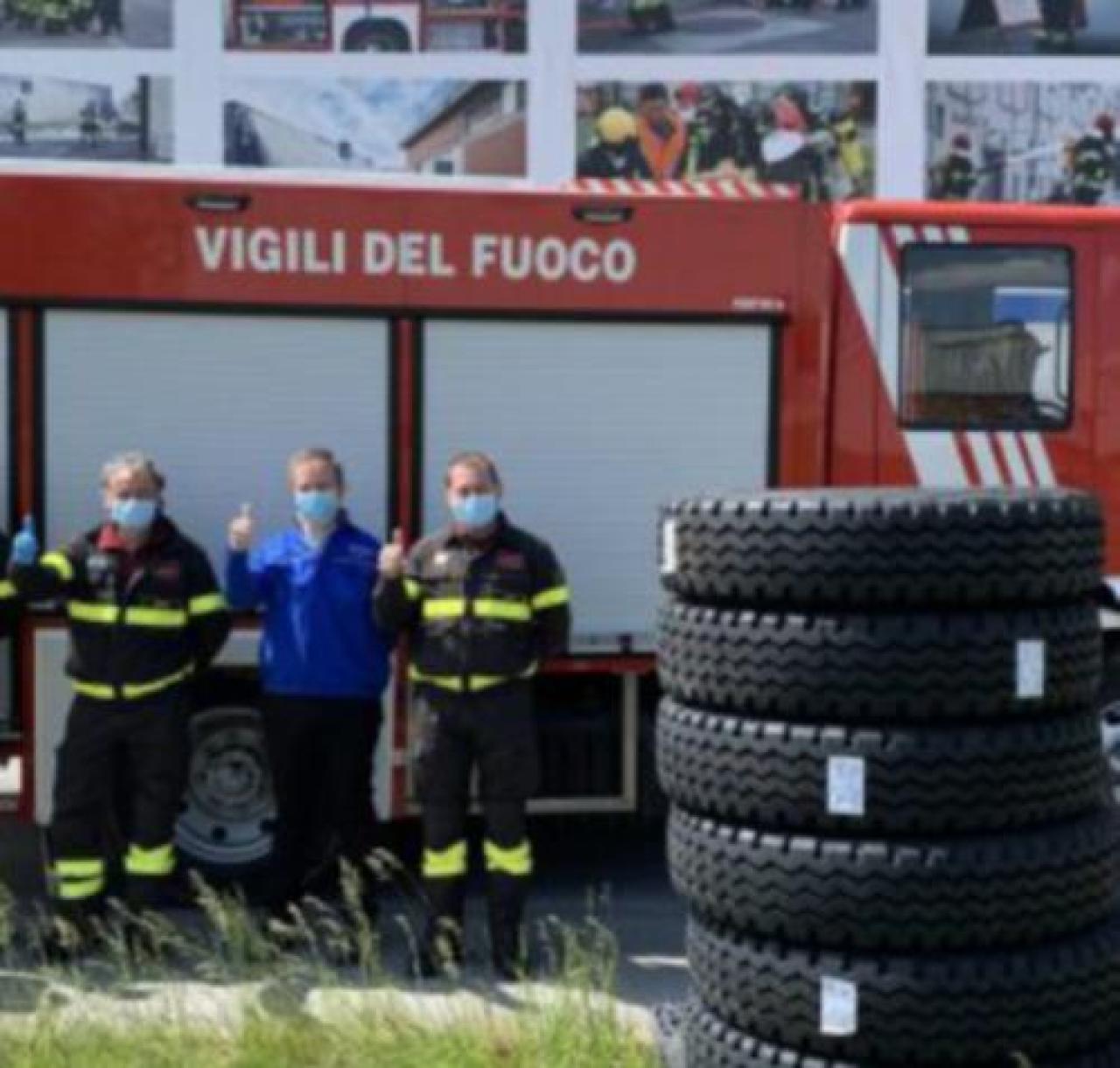 La Michelin fa il “cambio gomme” ai vigili del fuoco di Dronero