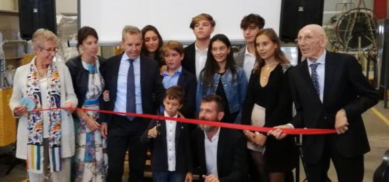 Renato Beccaria, figlio illustre di Scarnafigi Applausi dai balconi al passaggio del feretro cordoglio Si è spento a 77 anni il patron dell’azienda nata nel 1951: l’abbraccio della comunità