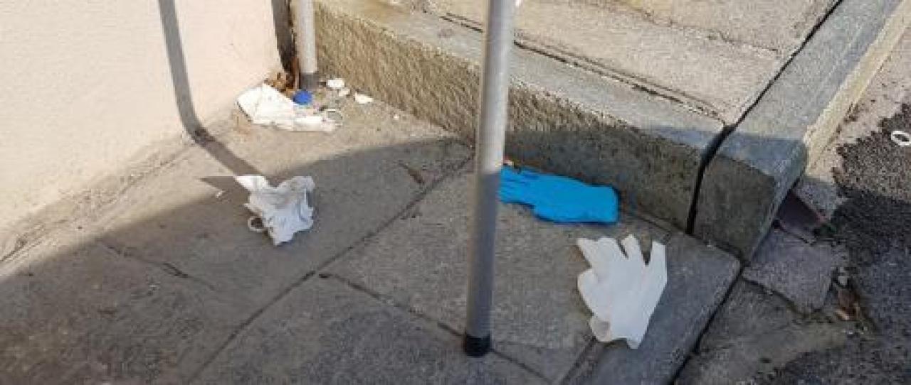Scarso senso civico alla macchinetta di bagnolo
