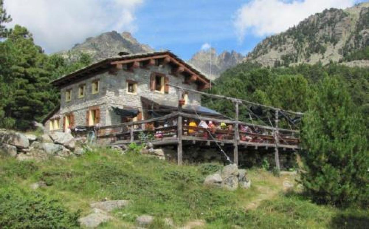 Aprire i rifugi per far partire il turismo montano