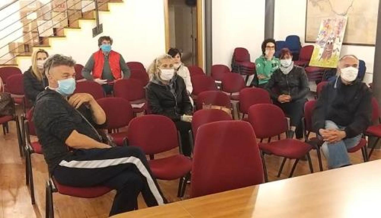 Barbieri ancora chiusi, è rivolta