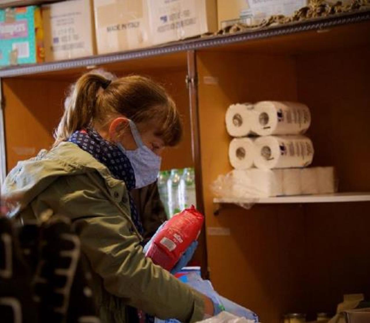 Gran lavoro dei volontari, la generosità non si ferma Piasco, l’Armadio della solidarietà ha distribuito 180 borse di alimenti