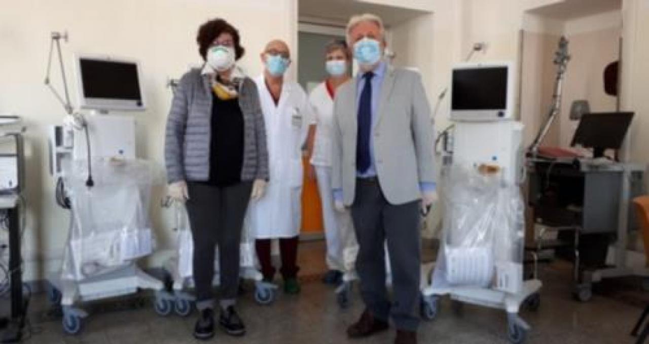 La Fondazione Crs consegna quattro ventilatori polmonari