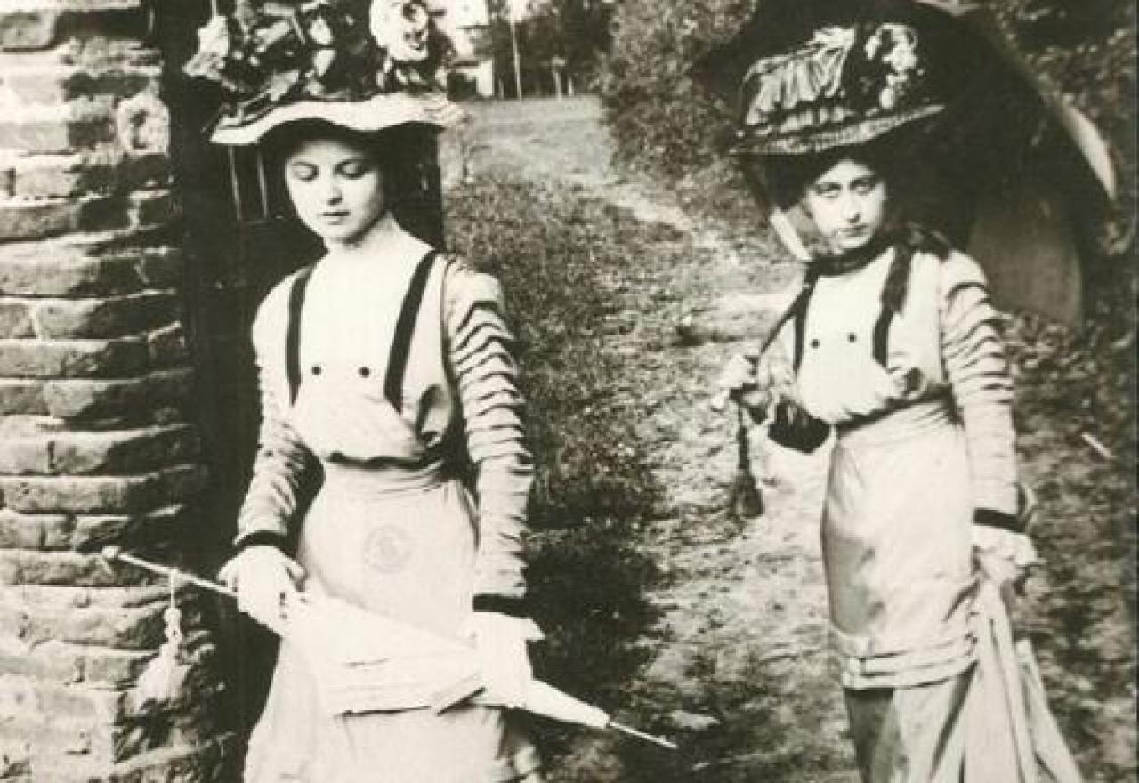 Le “tote” di una volta davanti alla tv