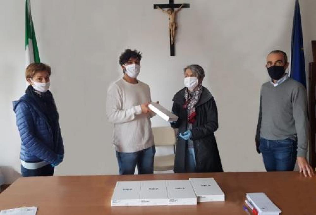 Manta Food dona tablet agli alunni