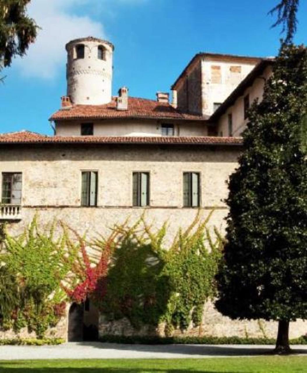 Riprendono le visite (solo su prenotazione) al castello di Manta