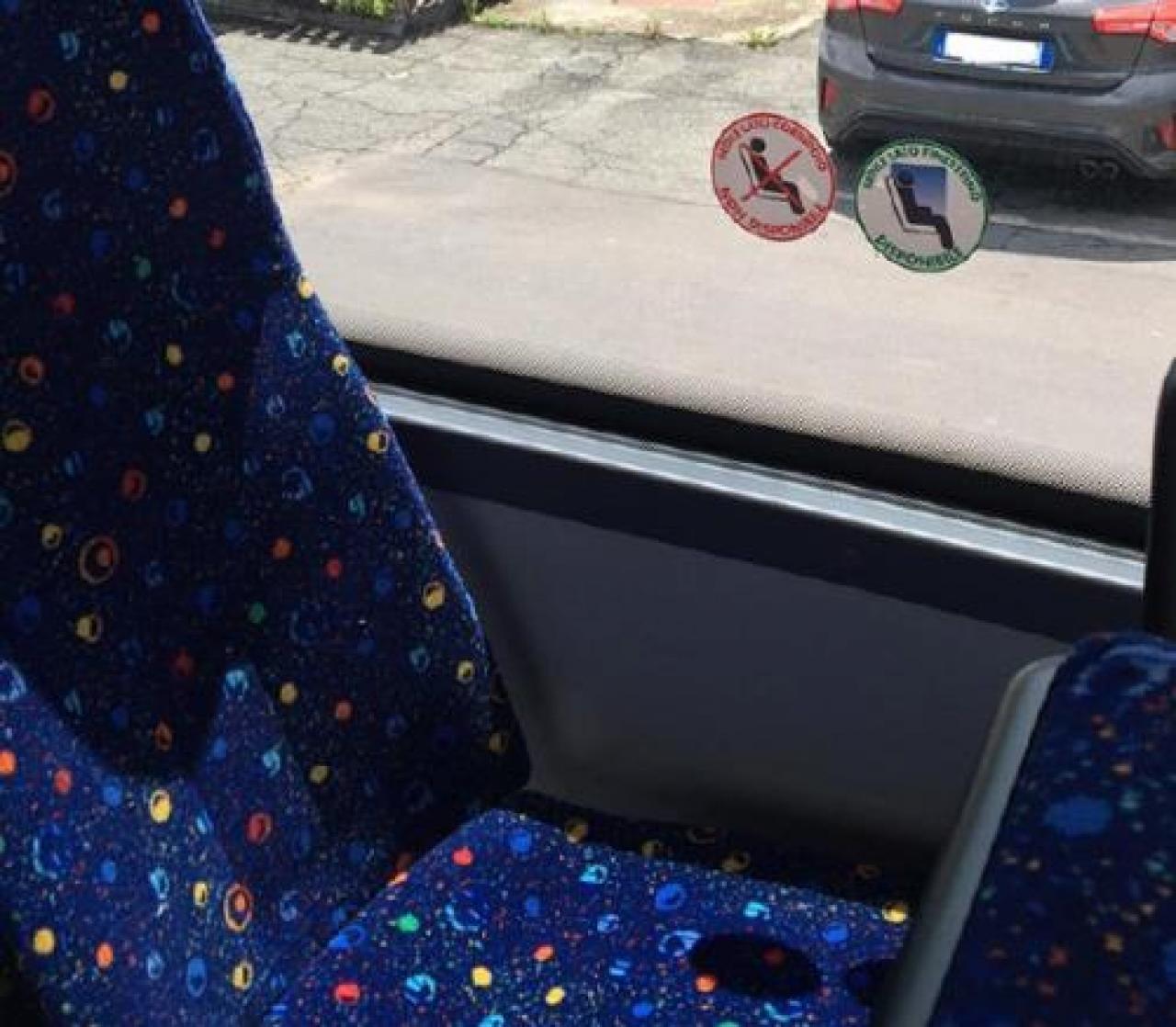 Tornano i bus con orario “estivo” Ecco le regole da seguire a bordo Zzzzz zzzzzz