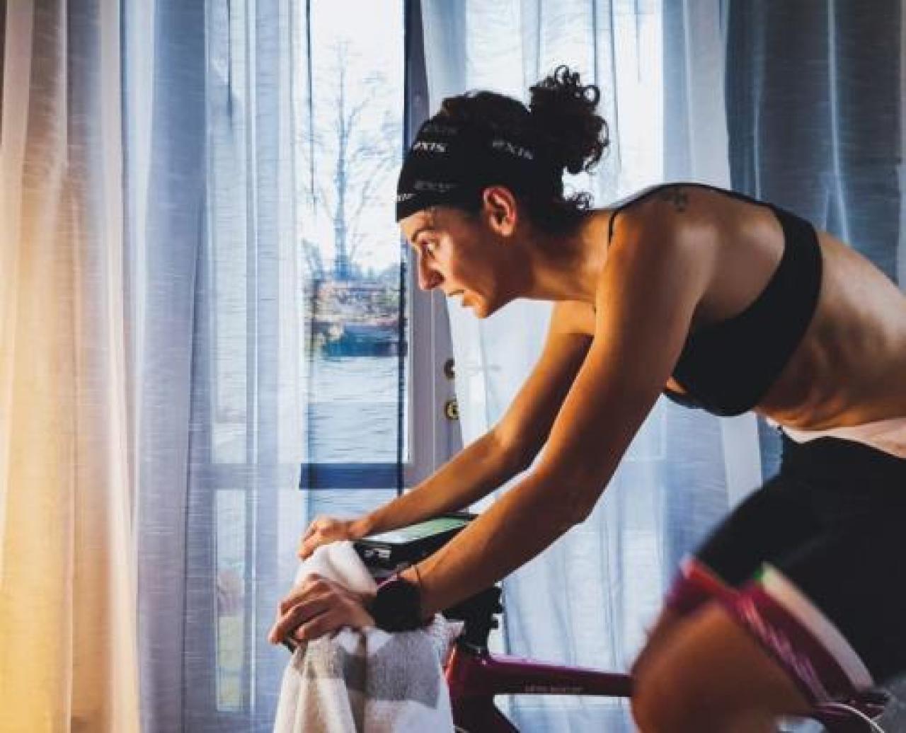 Tra bici, record e… leggi SOLIDARIETA’ Paola Gianotti ha organizzato una raccolta fondi con 12 ore no-stop