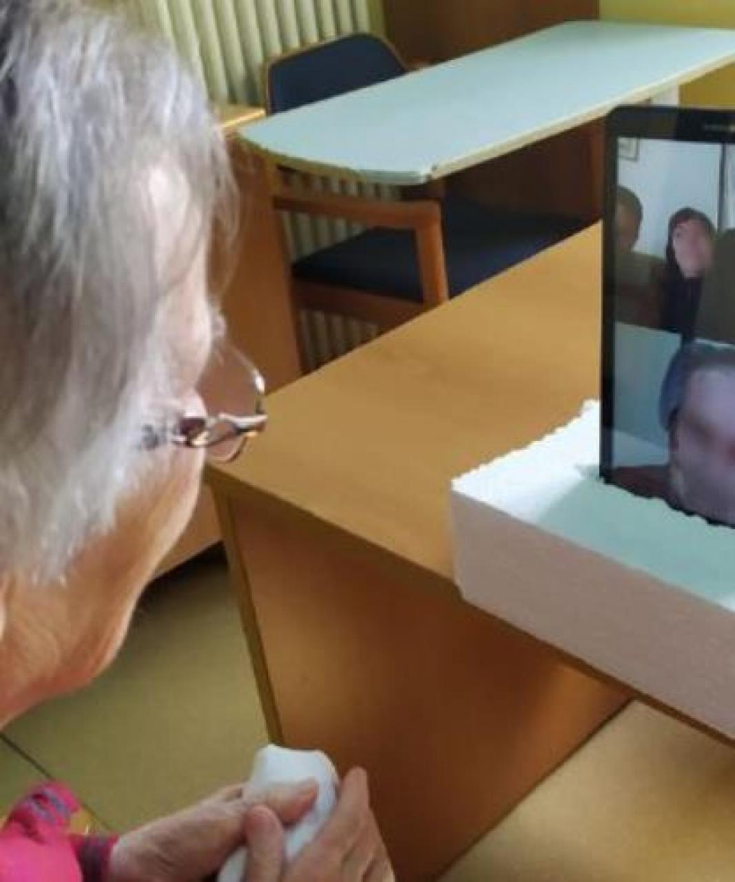 Videochiamata a sorpresa alla casa di riposo San Chiaffredo
