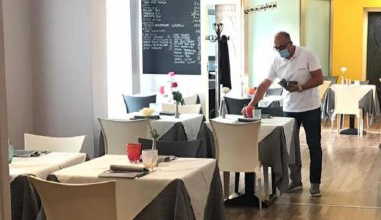 Al ristorante, in pizzeria o nei dehors torna il piacere della cena fuori casa