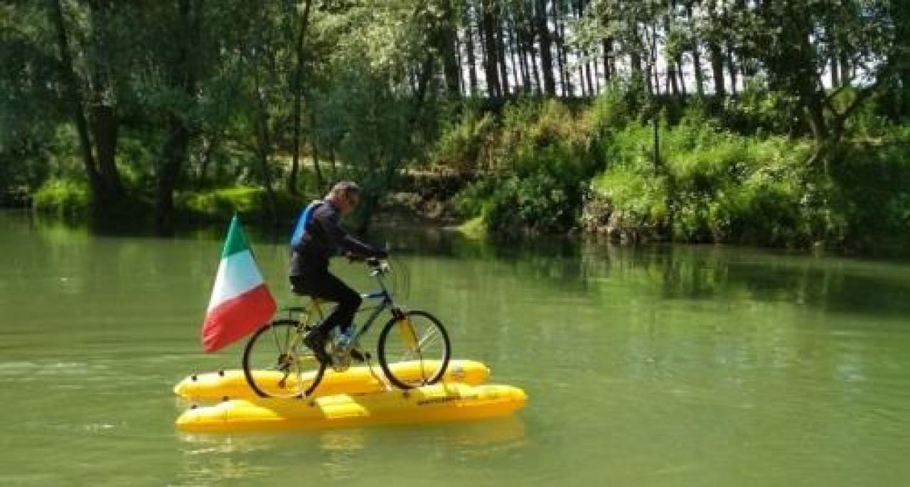 Attraversando 183 comuni raggiungerà l’adriatico Bruno, il ciclista sulle acque del Po Da Pian del Re pedalerà fino al mare