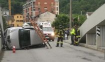 Auto “decolla” sul ponte Illesa la 70enne alla guida