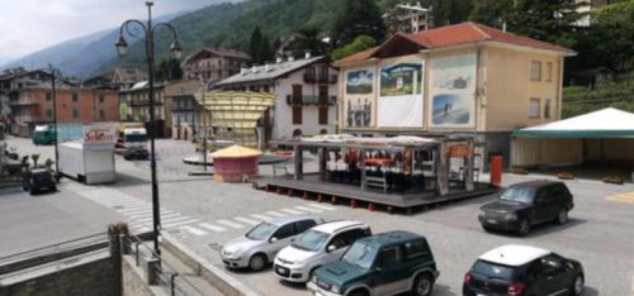 Domenica la ricorrenza patronale, con il luna park e il tradizionale mercato Anche senza processione e festeggiamenti Sampeyre non rinuncia ai SS. Pietro e Paolo