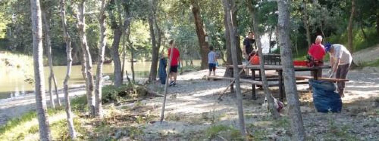 Gli amici del po ripuliscono l’area attrezzata