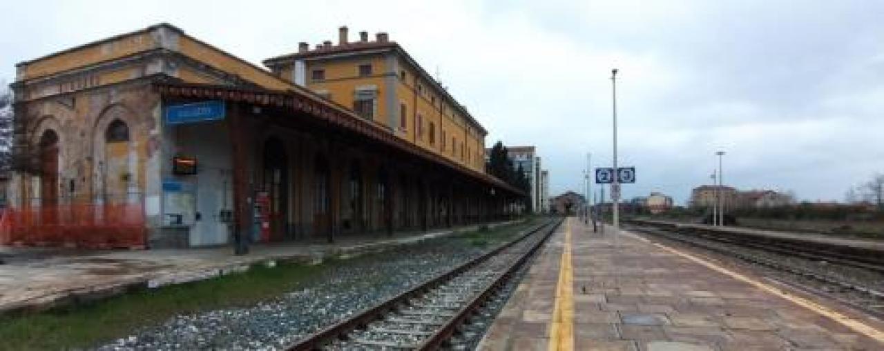 I pendolari: «Aprite la linea ferrata che unisce Alba a Cuneo via Saluzzo»