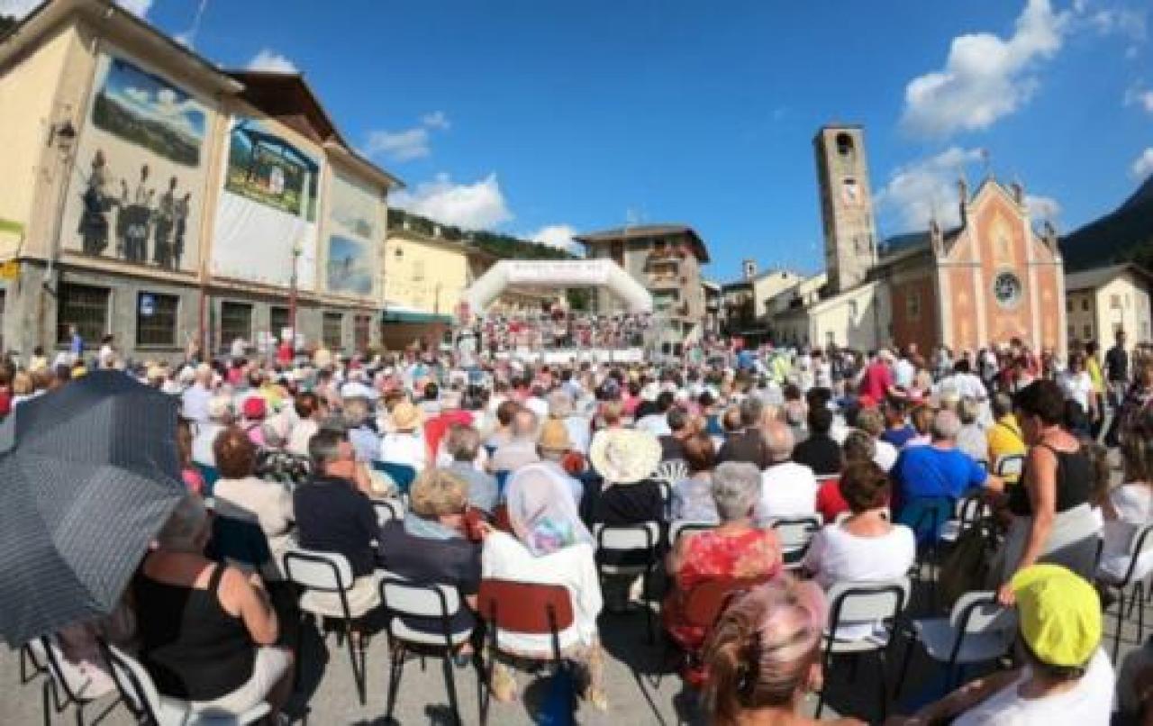 Il sindaco paventa la ressa della movida. «Ma i turisti saranno accolti a braccia aperte» Sampeyre, weekend con la mascherina Amorisco: è per la sicurezza di tutti
