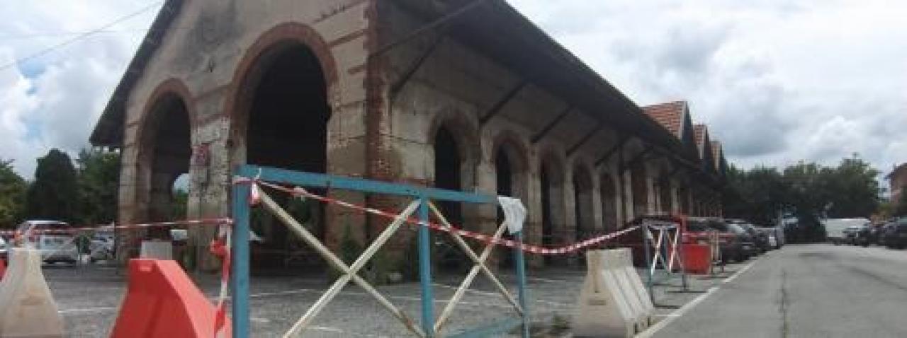 L’ala comunale di piazza Buttini resta transennata